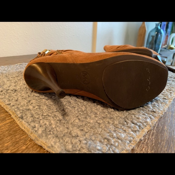 Calf height, tan suede, MK stiletto boots. - Picture 6 of 6